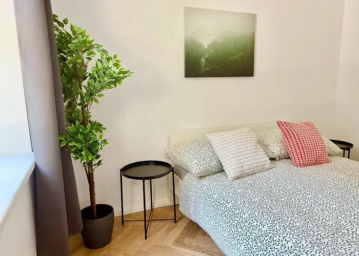 Stylish Renovated Near Center Apartment