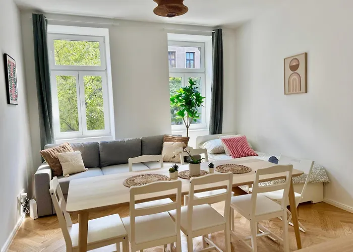 Apartment Stylish Renovated Near Center