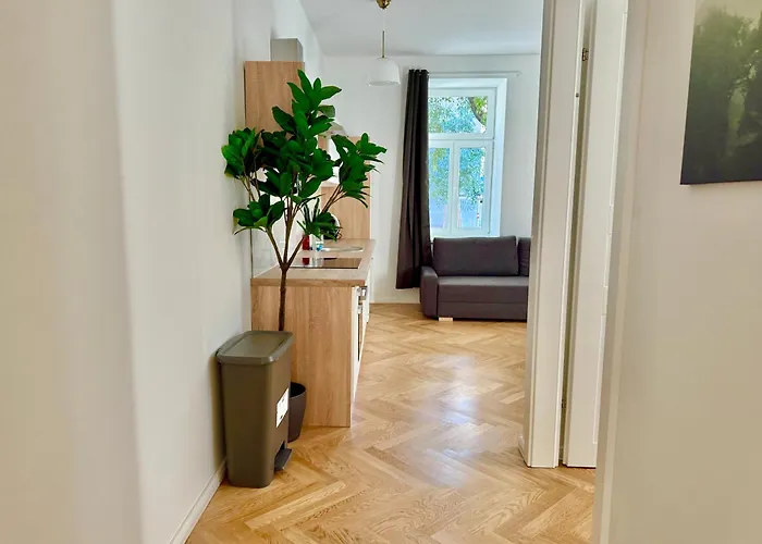 Stylish Renovated Near Center Apartment
