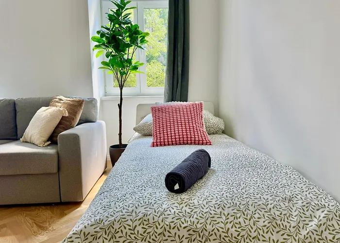 Apartment Stylish Renovated Near Center