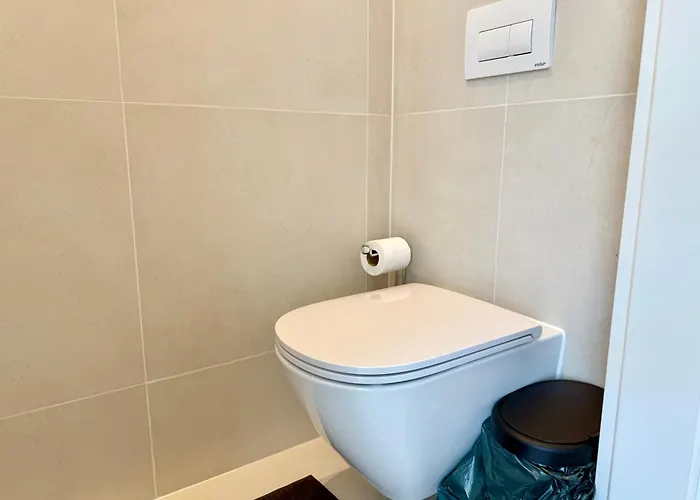 Stylish Renovated Near Center Apartment