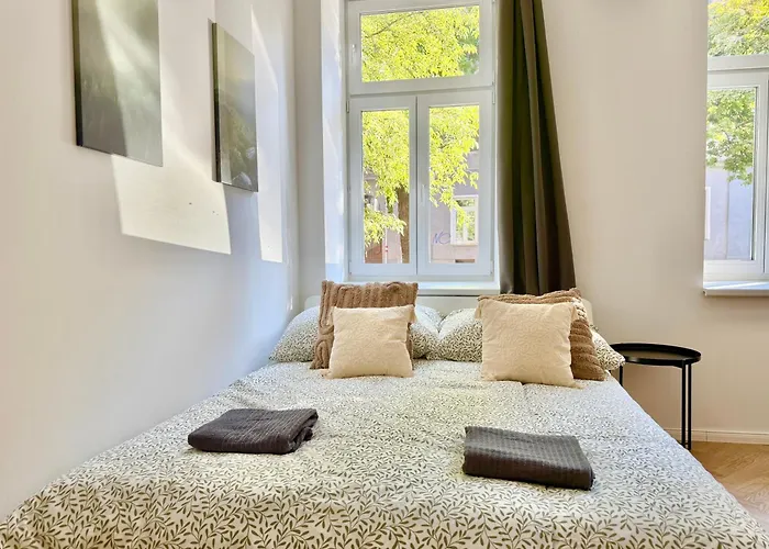 Apartment Stylish Renovated Near Center