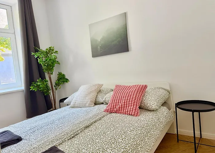 Apartment Stylish Renovated Near Center
